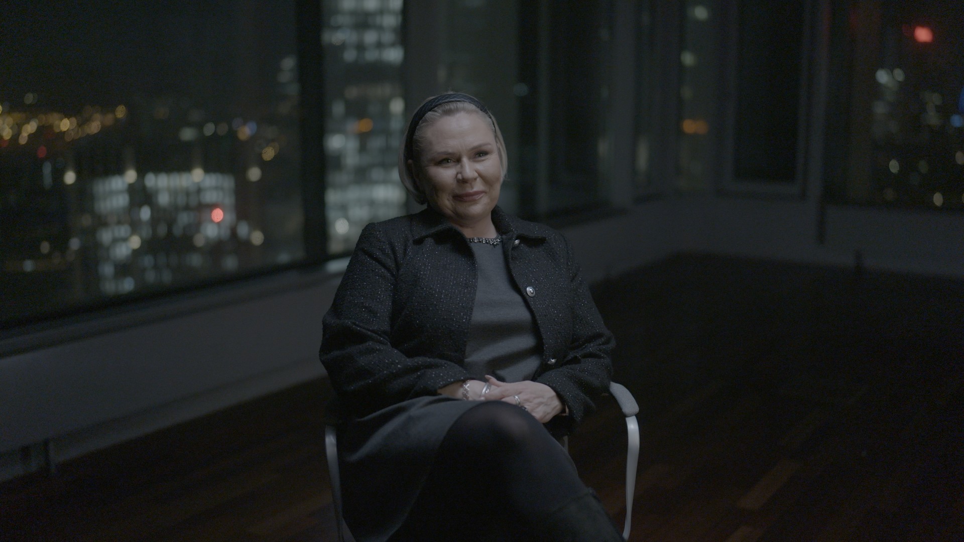 5-katrin-wilhelm-ist-geldwaschebeauftrage-bei-einer-bank-ihre-aufgabe-ist-es-geldwascheverdachtsfalle-zu-melden