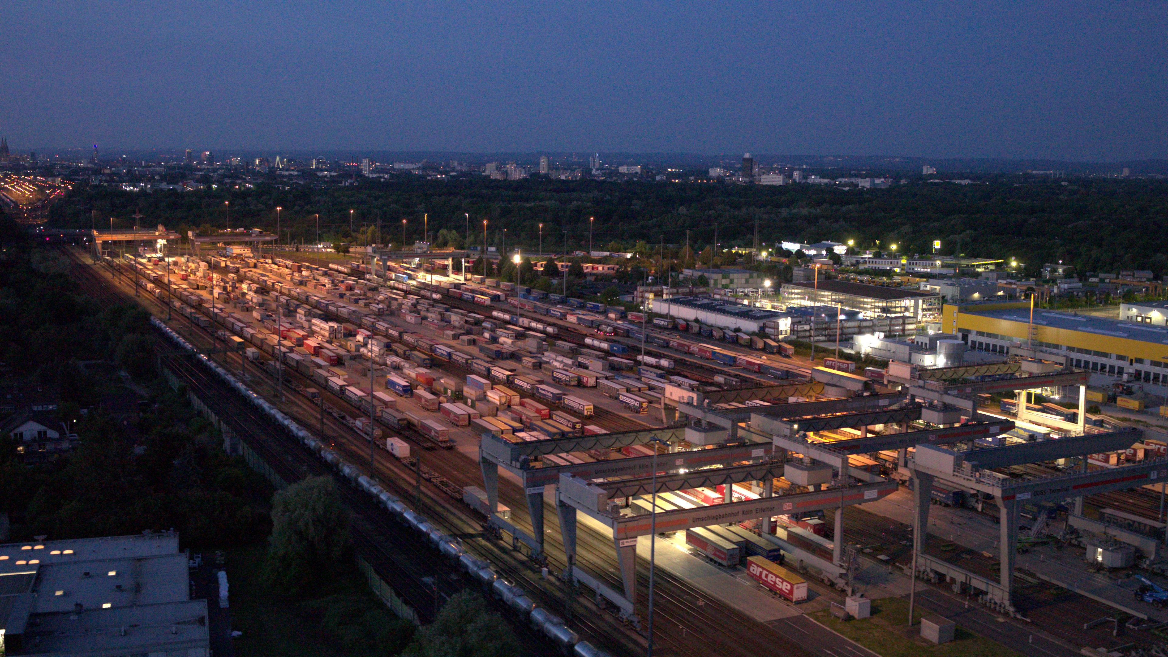 1-deutschland-ist-ein-fuhrende-wirtschaftsnation-die-umsatze-sind-enorm-geldwaschetransaktionen-fallen-so-weniger-auf